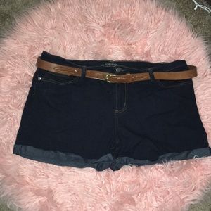 Jean shorts and belt